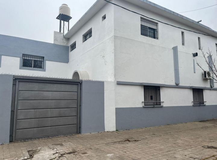 Casa · 230m² · 4 Dormitorios · 4 Cocheras