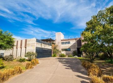 Casa · 380m² · 3 Ambientes · 3 Cocheras · ¡Venta! Casa en La Morada - Villa Allende - 3 Dorm. ¡Apta Crédito!