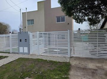 PH · 145m² · 3 Ambientes · 1 Cochera · PH en Barrio Zacagnini