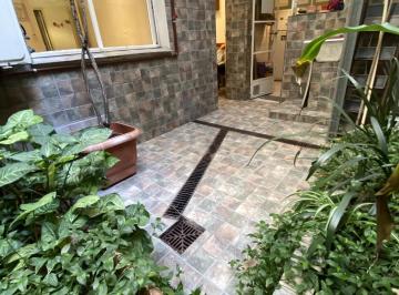 Consultorio · 74m² · 4 Ambientes · Departamento Apto Profesional en Recoleta, Actualmente Consultorios Médicos.