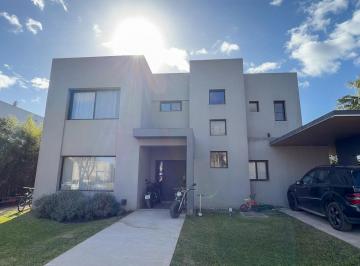 Casa · 220m² · 6 Ambientes · 3 Cocheras · Venta Casa en Campo Grande Pilar
