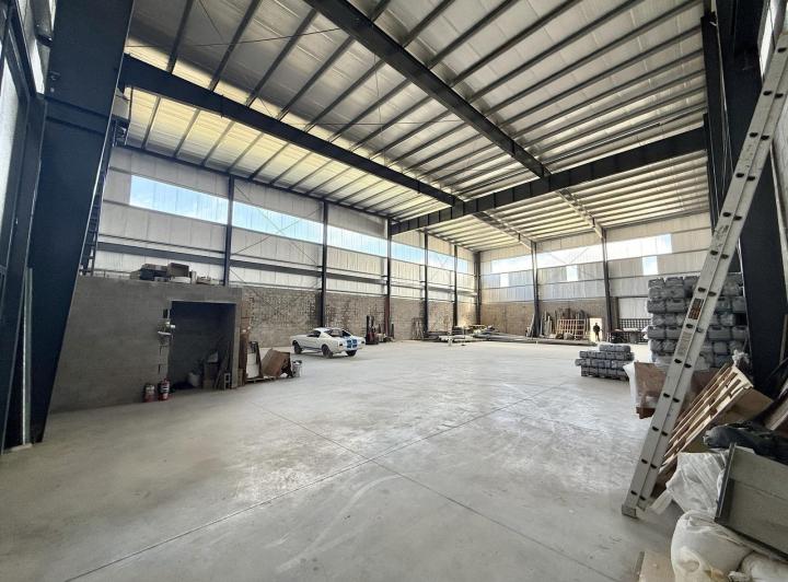 Bodega-Galpón · 735m² · 2 Ambientes
