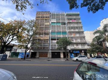 Departamento · 93m² · 4 Ambientes · 1 Cochera · Departamento en Caballito