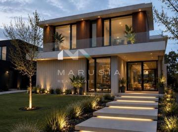 Casa · 330m² · 6 Ambientes · 1 Cochera · Casa en Venta en Carpinchos, Nordelta, Tigre