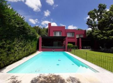Casa · 230m² · 5 Ambientes · 3 Cocheras · Casa en Venta en Los Tacos, Pilar con Pileta