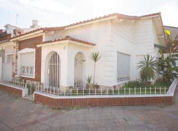Casa · 97m² · 3 Ambientes · 1 Cochera · Venta Chalet 3 Ambientes con Garaje en Haedo Norte.