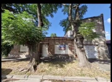 Casa · 150m² · 3 Ambientes · 2 Cocheras · Venta de Excelente Casa a Reciclar Oportiniudad