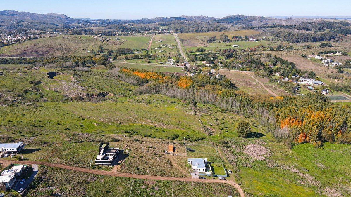 Amplio lote de 600 m² entre sierras