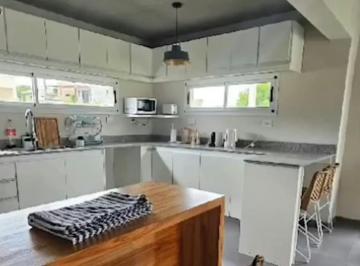 Casa · 145m² · 5 Ambientes · 2 Cocheras · Casa en Senderos IV