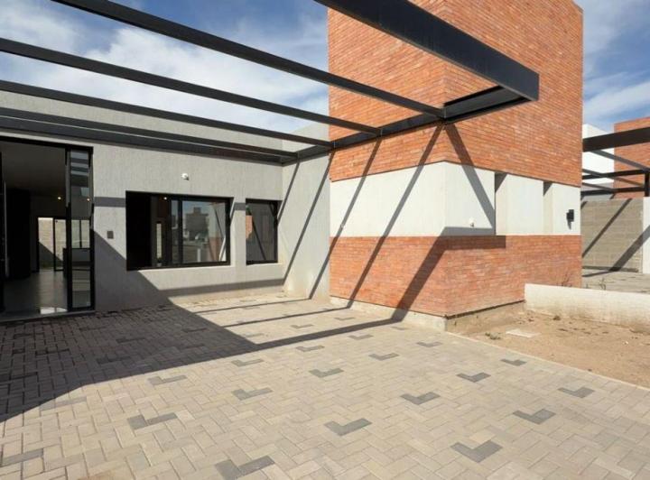 Casa · 90m² · 4 Ambientes · 2 Cocheras