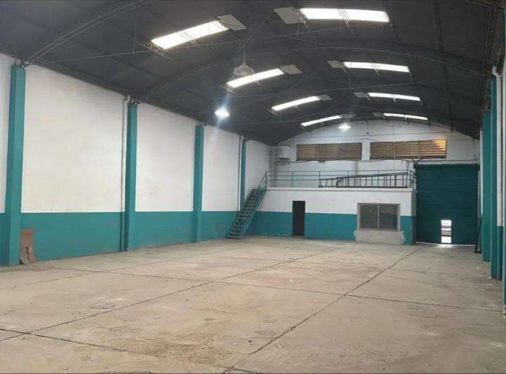 Bodega-Galpón · 300m² · 3 Ambientes