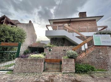PH · 151m² · 5 Ambientes · 4 Cocheras · Espectacular PH en Venta, 5 Amb. con Gran Jardín y Varias Cocheras, en Las Lomas de San Isidro.