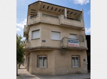 Casa · 312m² · 6 Ambientes · 2 Cocheras · Casa en Venta en Ramos Mejia