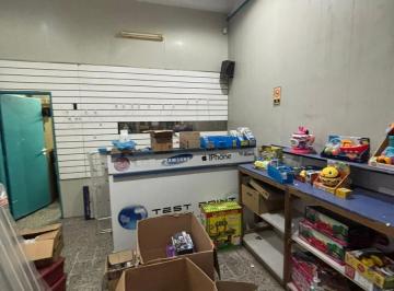 Local comercial · 184m² · 5 Ambientes · PH (Entrada Independiente) Patios Local Comercial - 185 m² Totales