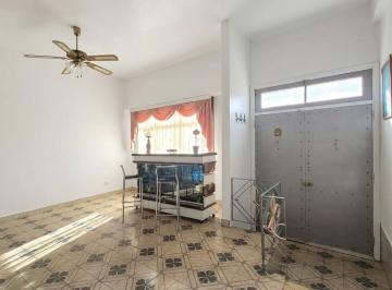 Casa de 5 ambientes, Boedo · Casa con Garage y 3 Dorm.. Desarrollada Toda en Una Planta.