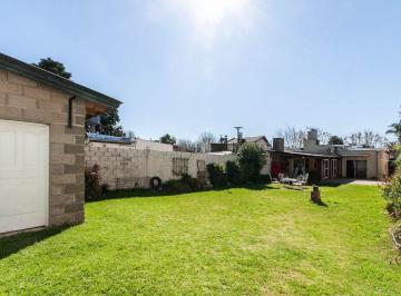 Casa · 120m² · 4 Ambientes · 2 Cocheras · Venta Casa 3 Amb Quincho Fondo Banfield Oeste