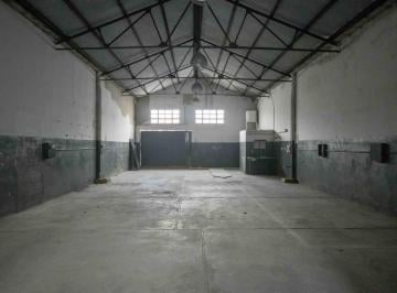 Bodega-Galpón · 230m² · Galpón en Alquiler en Martinez