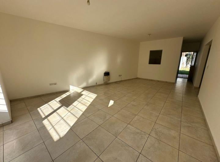 Casa · 74m² · 3 Ambientes · 1 Cochera