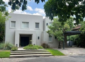 Casa de 7 ambientes, Pilar · Alquiler Temporal /mensual. Comodisima Casa de 3 Dorm. - Pileta - Parrilla