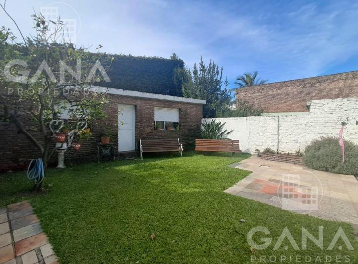 Casa · 229m² · 5 Ambientes · 1 Cochera