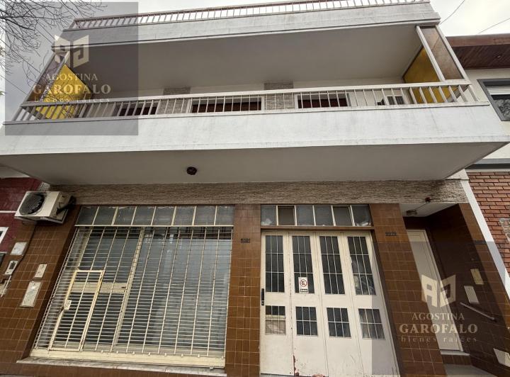 Casa · 447m² · 8 Ambientes · 1 Cochera