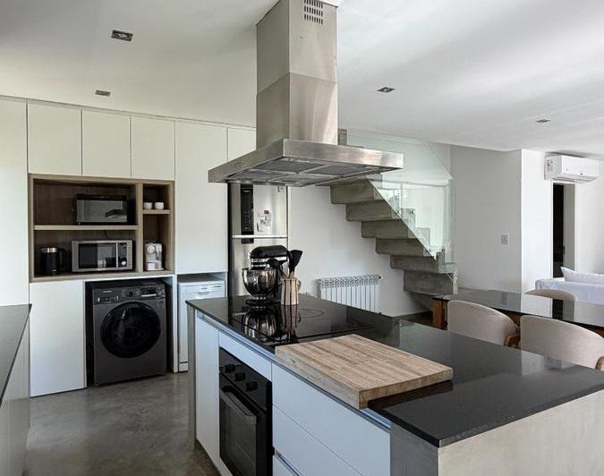Casa · 139m² · 5 Ambientes · 2 Cocheras