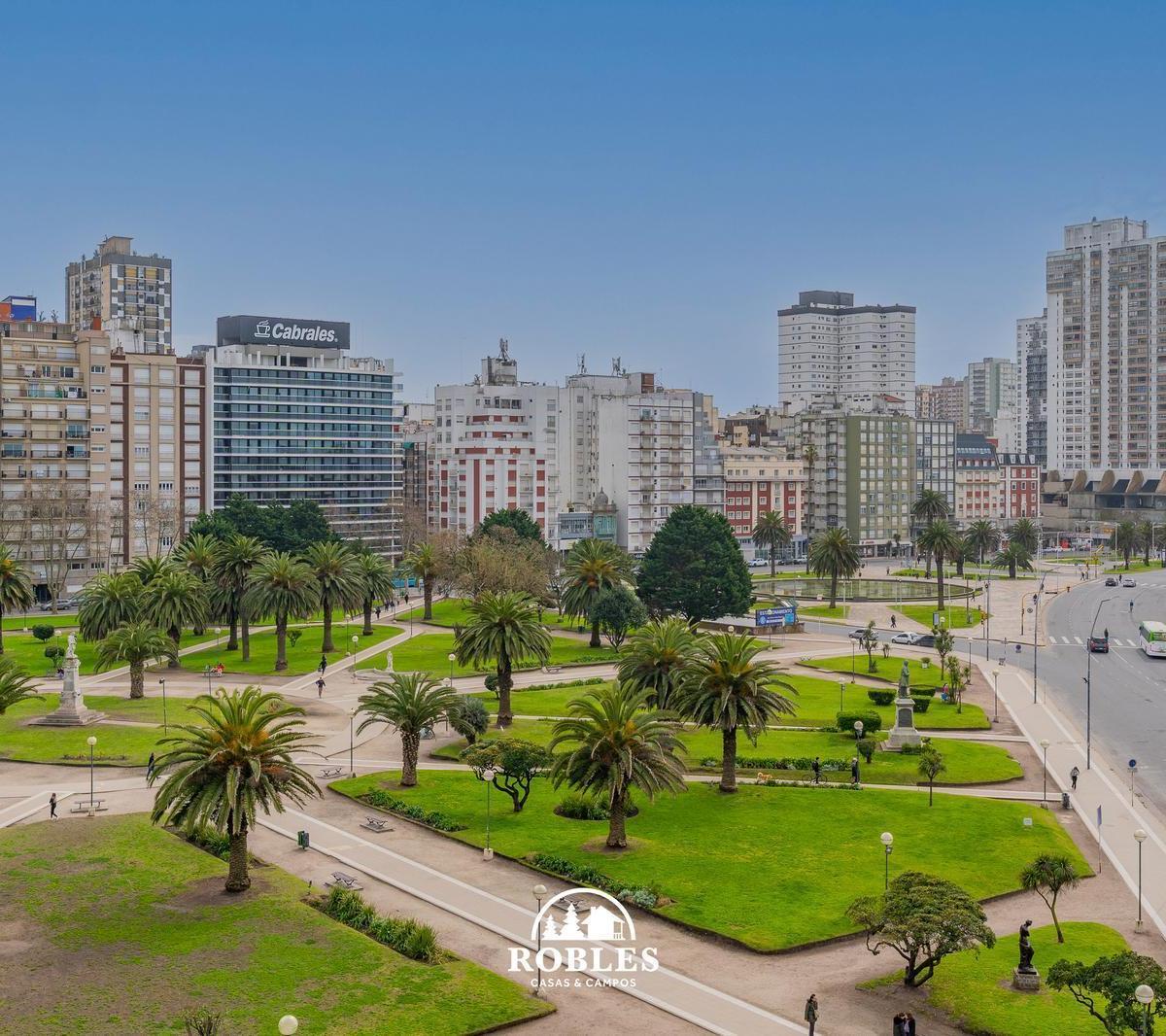 Frente a Plaza Colón se encuentra este departamento tres ambientes de 72 m2