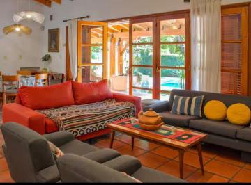 Casa · 100m² · 7 Ambientes · 2 Cocheras · Casa Amoblada en Alquiler en Chacras de Coria