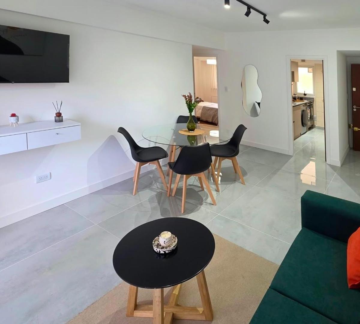 Impecable departamento de 3 ambientes al frente con balcón y cochera fija