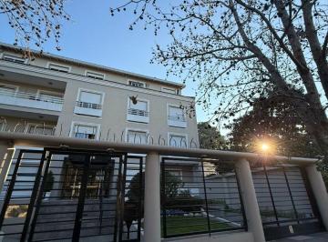 Departamento de 3 ambientes, Almirante Brown · 3 Ambientes con Cochera en Alquiler