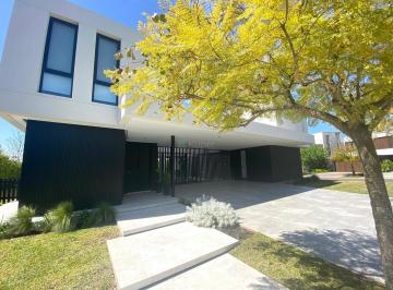 Casa · 507m² · 8 Ambientes · 3 Cocheras · Casa en Venta en El Yacht, Nordelta, Tigre