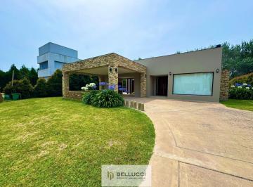 Casa · 200m² · 4 Ambientes · 2 Cocheras · Casa 4 Ambientes en Venta Rumenco