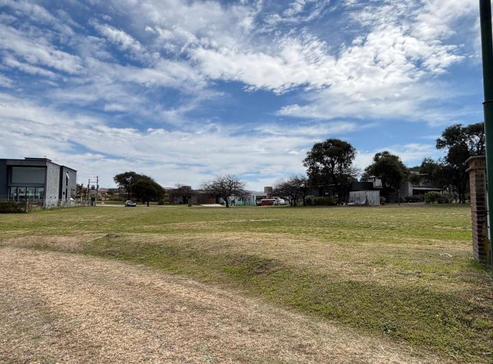 Terreno · 881m²