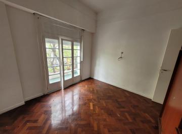 Departamento · 52m² · 3 Ambientes · Departamento de 3 Ambientes Al Frente con Balcón / 2do Piso por Escalera
