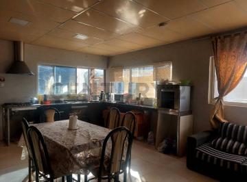 Casa · 200m² · 6 Ambientes · 5 Cocheras · ¡Casa con Quincho en Venta en Lujan de Cuyo!