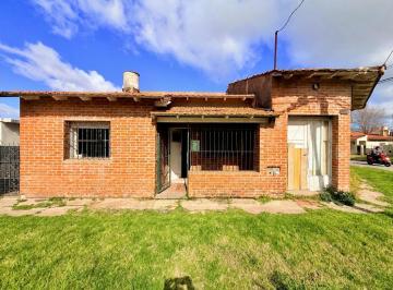 Casa · 170m² · 4 Ambientes · 1 Cochera · Latorre Prop. Vende Chalet con Depto - Villa Primera