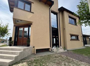 Casa · 300m² · 3 Dormitorios · 2 Cocheras · Venta Casa 3 Dorm. | Tejas del Sur 3