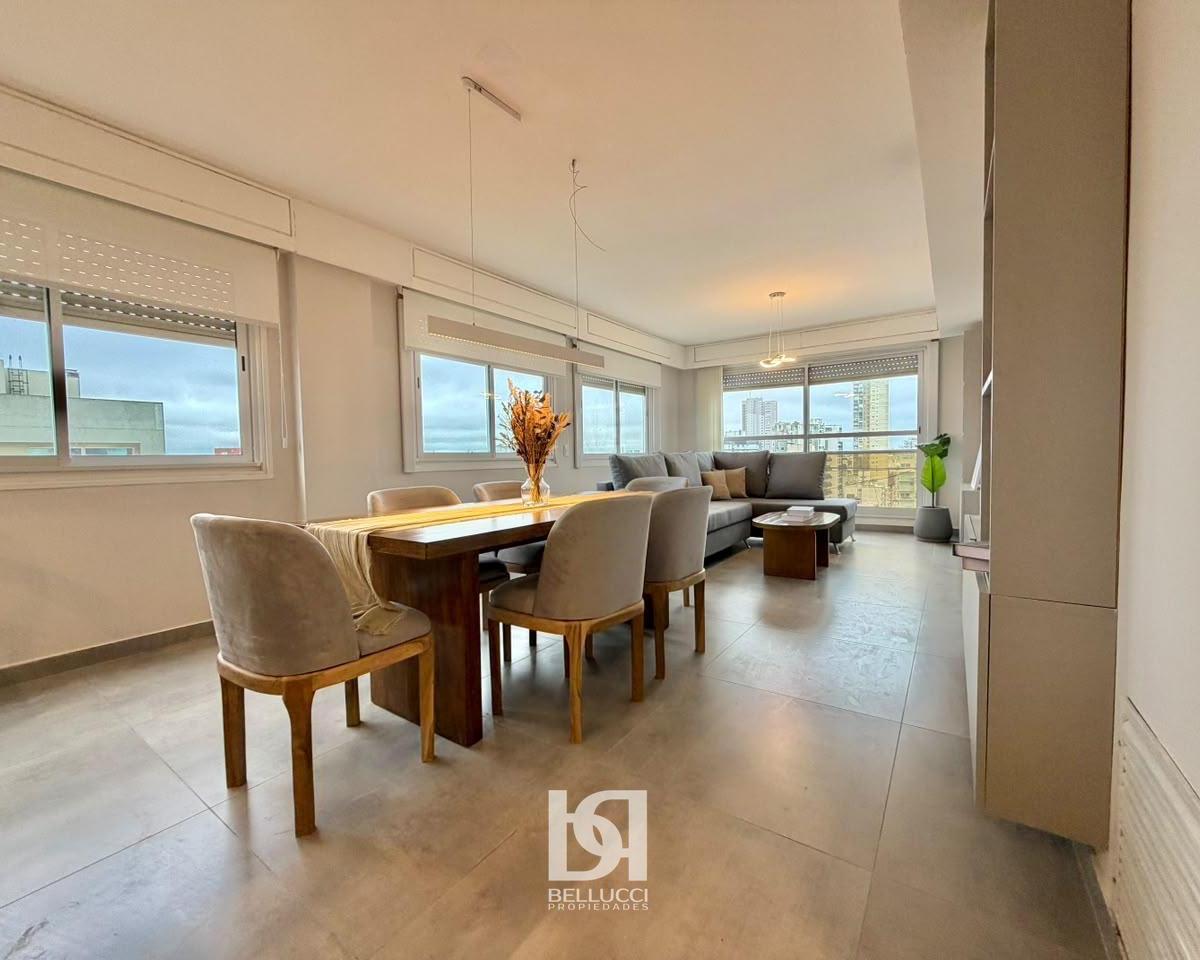 Departamento de 4 ambientes con vista al mar y cochera en venta