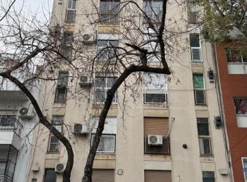 Departamento de 2 ambientes, Chacarita · Dos Ambientes. Balc Francés. Coc. Lavadero, Baño y Dormitorio con Placard. - Rodeado de Avs.