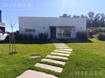 Casa · 800m² · 3 Ambientes · 1 Cochera · Casa en Alquiler Anual en Club Manuel Belgrano Ingeniero Maschwitz