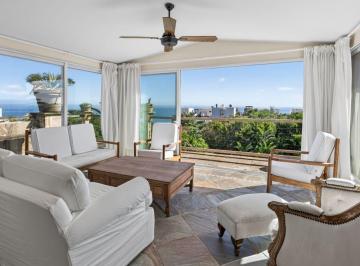 Casa · 427m² · 6 Dormitorios · 1 Cochera · Casa en Venta de 6 Dorm. en La Peninsula con Vista Al Mar