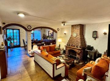 Casa de 6 ambientes, Pompeya · Casa 6 Amb. C/3 Balcones, Jardin, Parrilla, Pileta y Garage en 2 Plantas, en Lanza Al 2300, Pompeya