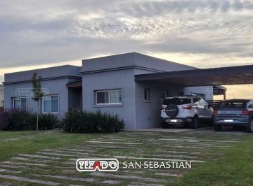 Casa · 131m² · 4 Ambientes · 1 Cochera · Casa Chalet en Alquiler en San Sebastian - Area 5, San Sebastian, Escobar