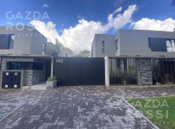 Casa · 100m² · 3 Ambientes · 1 Cochera · Casa en Alquiler en Adrogue