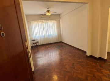 Departamento · 52m² · 3 Ambientes - CESAR MANUEL GALEANO · Excelente 3 Ambientes Muy Luminoso en Caballito - a 2 Cuadras de Primera Junta