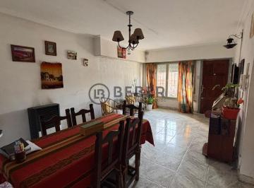PH · 58m² · 3 Ambientes · En Venta PH de Tres Ambientes Al Frente, San Cayetano