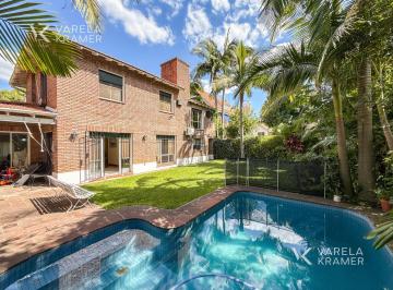 Casa · 240m² · 7 Ambientes · 2 Cocheras · Casa en Venta en Martinez