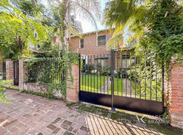 Casa · 240m² · 7 Ambientes · 2 Cocheras · Casa en Venta en Martinez