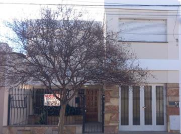Casa de 8 ambientes, Córdoba · Casa en Alquiler 4 Dorm con Cochera