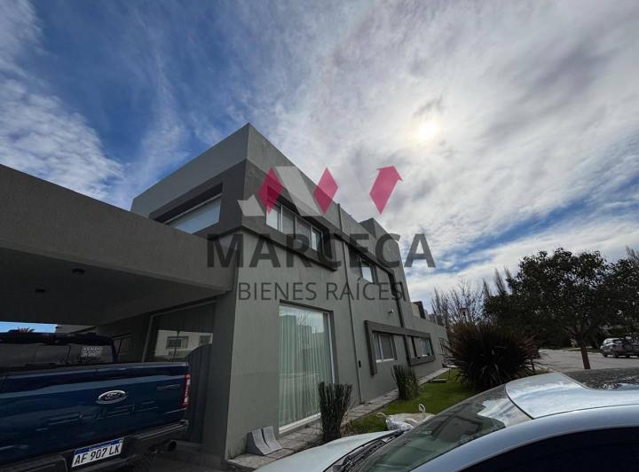 Casa · 350m² · 5 Ambientes